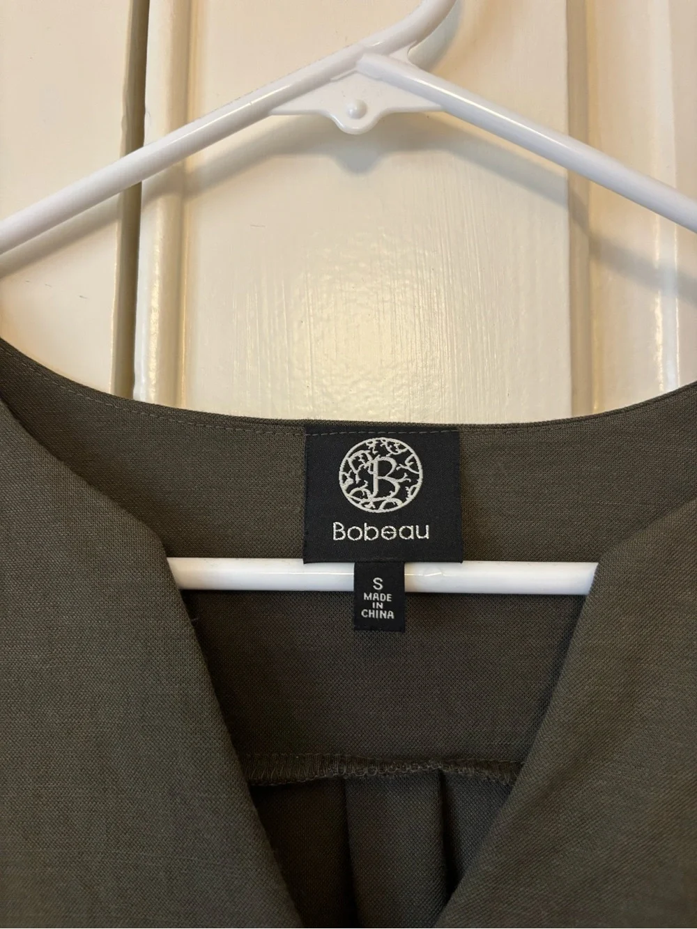 bobeau Olive V-Neck Cap Sleeve Top